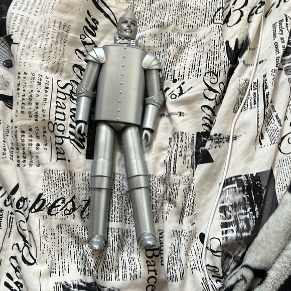 Lion and tin man Barbies - Picture 5 of 6